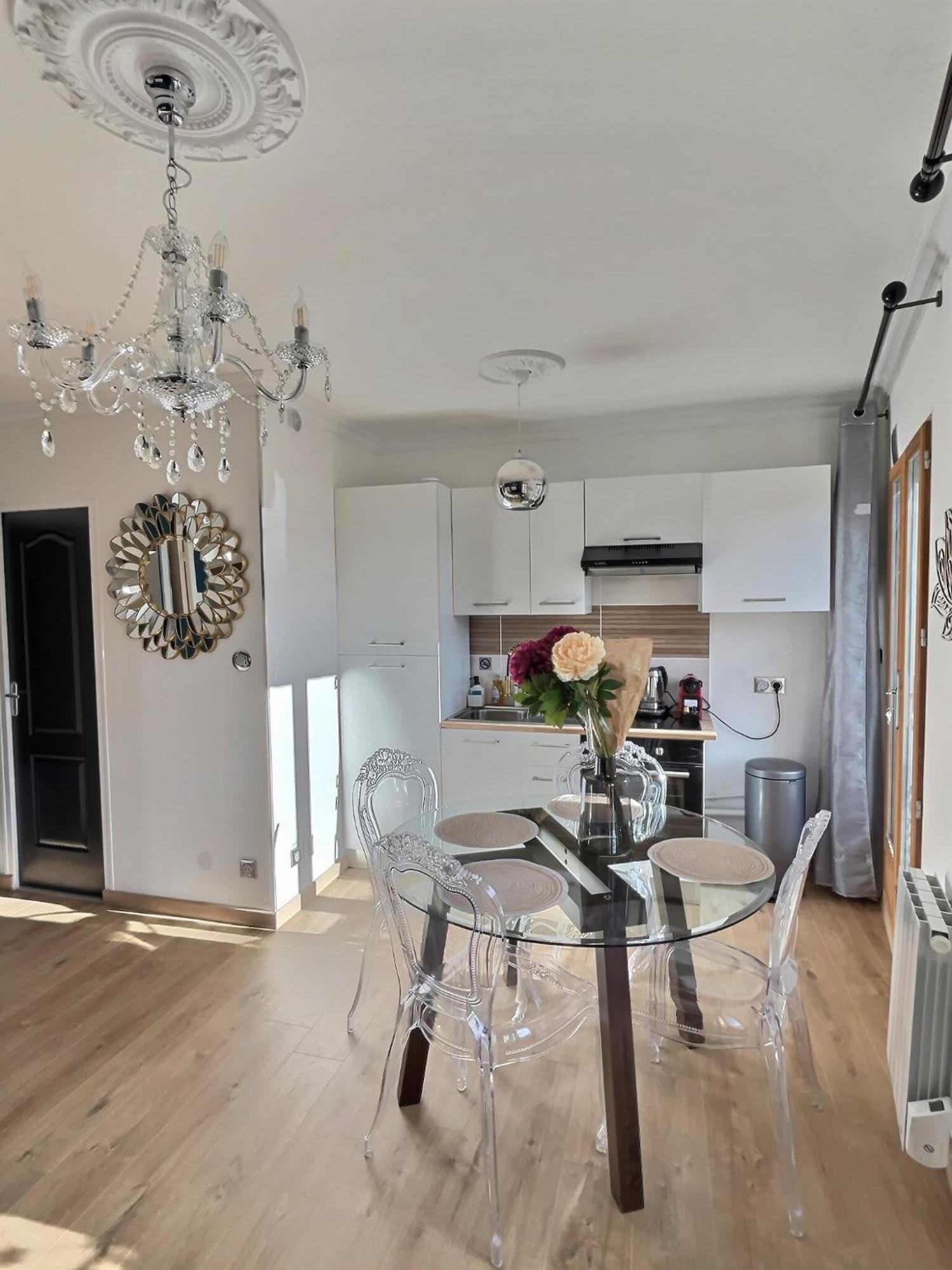 Appartement De Charme Avec Balcon Au Pied Des Commerces Béziers Exteriör bild