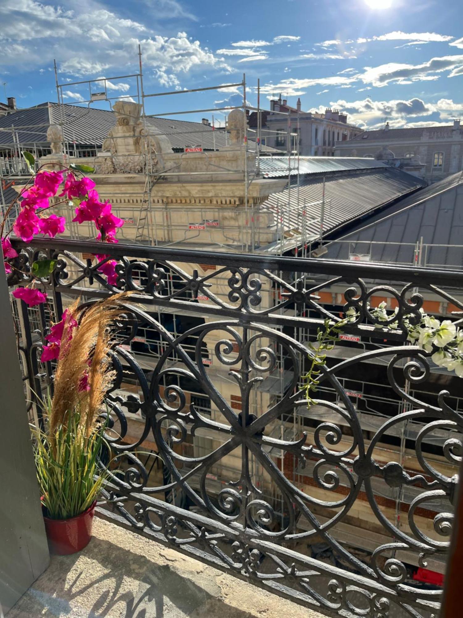 Appartement De Charme Avec Balcon Au Pied Des Commerces Béziers Exteriör bild